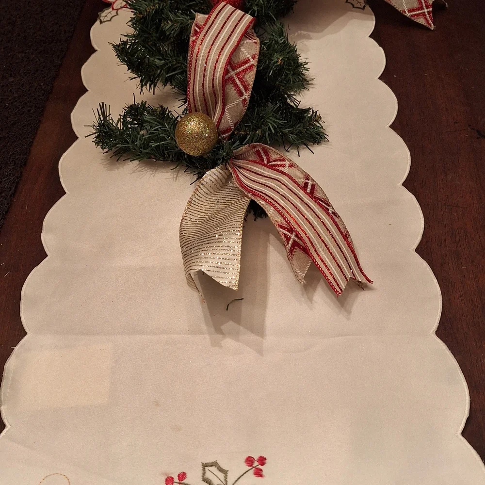 Festive Holiday Centerpiece with Red and Gold Accents
